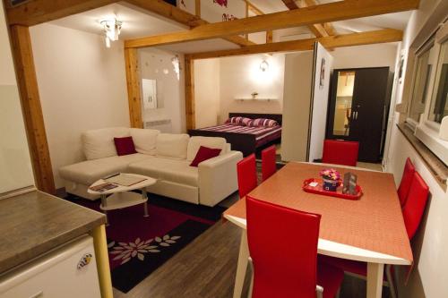 Apartmani Nighty Night - image 11