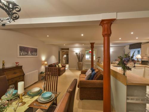Yew Tree Nook - image 6