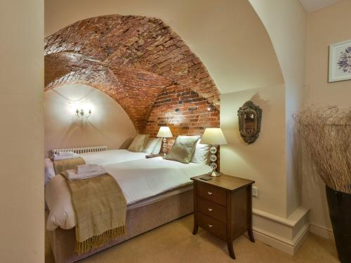 Yew Tree Nook - image 9