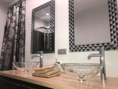 Bathroom, Appartement Terrasse dans Palace Centre ville in Menton
