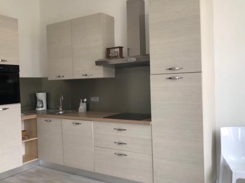 Kitchen, Appartement Terrasse dans Palace Centre ville in Menton