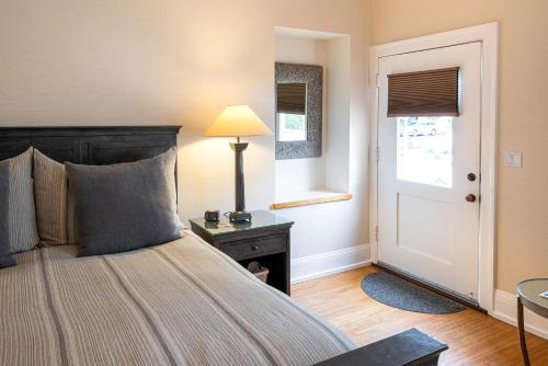 277051617 Harbor House Inn