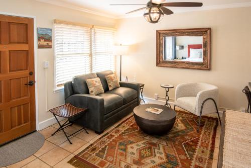 277054914 Harbor House Inn