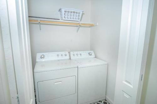 Cozy Remodeled 2br-1ba Near Downtown - image 6