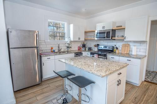 Cozy Remodeled 2br-1ba Near Downtown - image 13
