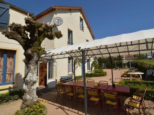 A house suitable for groups and families - image 6