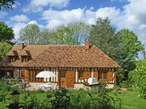 Traditional Holiday Home with Garden in Dampsmesnil Écos