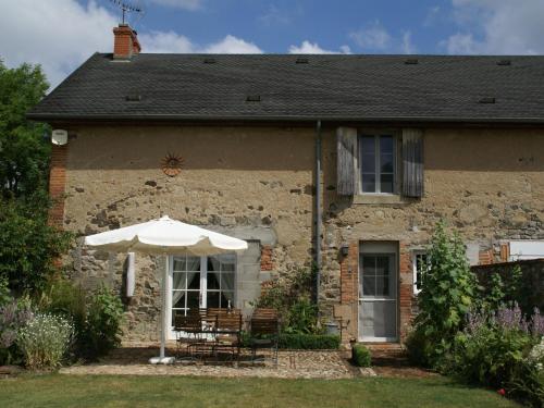 Sophisticated Holiday Home in Maltat with Garden gîte à louer Chizeuil