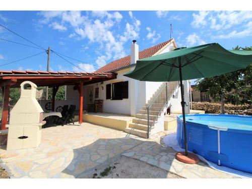 Pleasant holiday home in La evci with private pool - Lađevci
