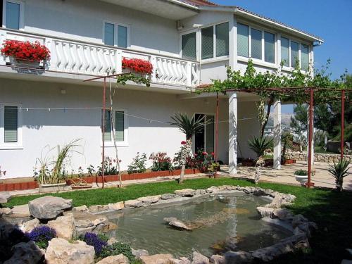  Spacious Apartment in Pag Dalmatia, Crotia in Stari Okić