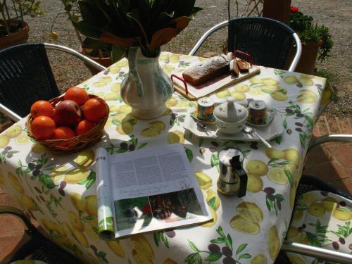 Luxurious Villa in Armaiolo Tuscany with Swimming Pool - image 3