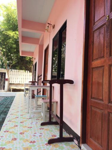 Entrance, Miss Tim House in Ko Samet