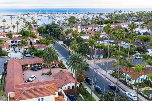 277123249 Harbor House Inn