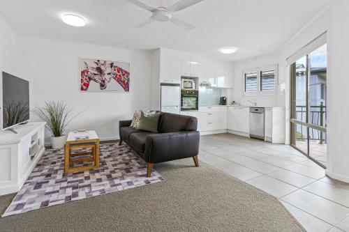 Noosa River Retreat Apartments - Perfect for Couples & Business Travel