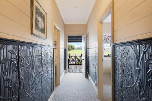 موتيل ووحدات هيريتدج هاوس (Heritage House Motel & Units) in إدين
