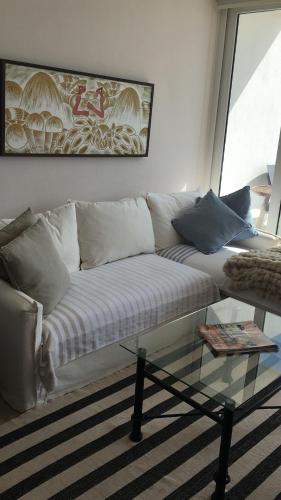 One-Bedroom Apartment image 9