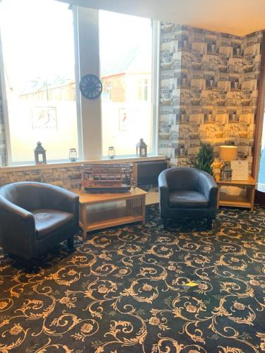 The George Hotel in โมนโทรด