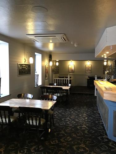 The George Hotel in โมนโทรด