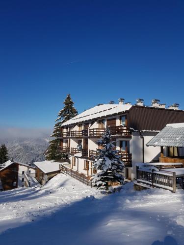 Apartment with Mountain View