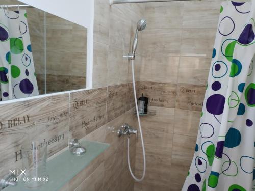 Kamar Mandi, Ubytování u Alfonse Muchy (Ubytovani u Alfonse Muchy) in Mikulov