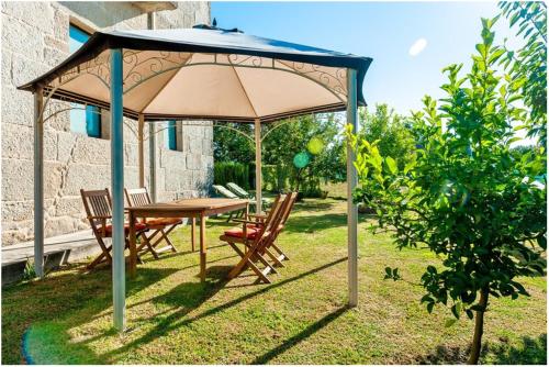 . 3 bedrooms house with private pool enclosed garden and wifi at Carballedo