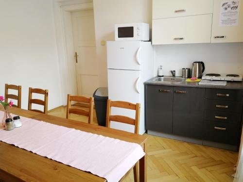 Flamingo Apartments - image 7