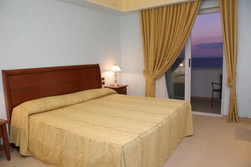 3 twin beds