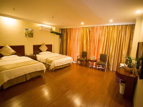 GreenTree Inn ShanDong ZaoZhuang TengZhou FuQian Road LongQuan Square Business Hotel GreenTree Inn ShanDong ZaoZhuang TengZhou FuQian R is conveniently located in the popular Tengzhou area. The property features a wide range of facilities to make your stay a pleasant experience. Servi