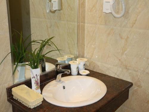 GreenTree Inn Hunan Jishou Longshan Yuelu Avenue Business Hotel photo