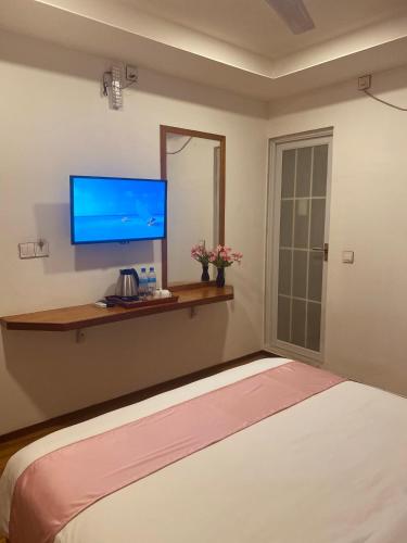 Deluxe Double Room image 6