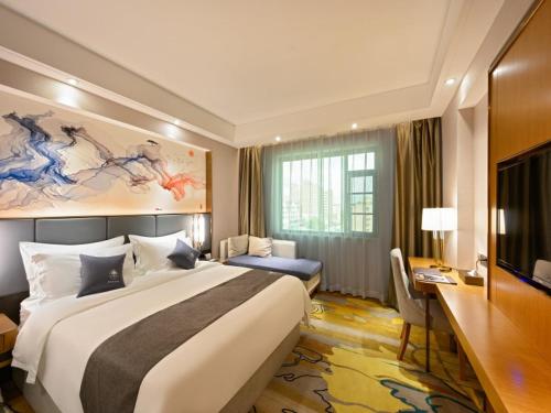 Green Tree Zhu Hai Hong Qi Shang Wu Branch Green Tree Zhu Hai Hong Qi Shang Wu Branch is conveniently located in the popular Jinwan area. Featuring a satisfying list of amenities, guests will find their stay at the property a comfortable one. 