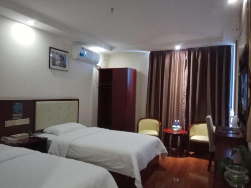 GreenTree Inn Hubei Xianning Railway Station Business Hotel Ideally located in the Xianning area, GreenTree Inn Hubei Xianning Railway Station Busin promises a relaxing and wonderful visit. Offering a variety of facilities and services, the property provides a