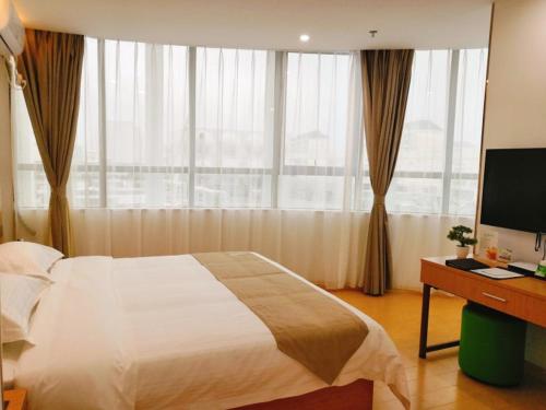 GreenTree Inn Shanghai Jinshan District Wanda Plaza Longhao Road Express Hotel