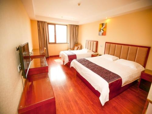 GreenTree Inn Shandong Qingdao Wuyishan Road Jiashike Shopping center Business Hotel Ideally located in the Huangdao area, GreenTree Inn Shandong Qingdao Wuyishan Road Jiash promises a relaxing and wonderful visit. The property has everything you need for a comfortable stay. All the n