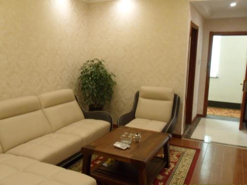 GreenTree Inn ShanDong JiNing ZouCheng ChangPingShan Road ChangPing Garden Express Hotel