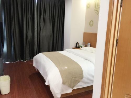 GreenTree Inn Nanjing Jiangning District Jiulong Lake Subway Station Express Hotel