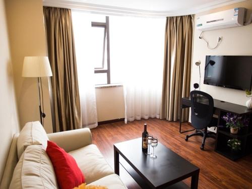 GreenTree Inn Anhui Wuhu Zhongshan Road Pedestrian Street Express Hotel Located in Jinghu, GreenTree Inn Anhui Wuhu Zhongshan Road Pedestrian is a perfect starting point from which to explore Wuhu. Offering a variety of facilities and services, the property provides all y