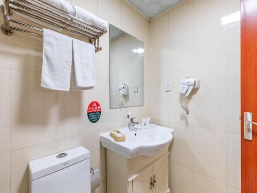 Greentree Inn Liaoning Dalian Development Zone Jinma Road Pedestrian Street Express Hotel Greentree Inn Liaoning Dalian Development Zone Jin is conveniently located in the popular Dalian Development Area area. Featuring a satisfying list of amenities, guests will find their stay at the pro