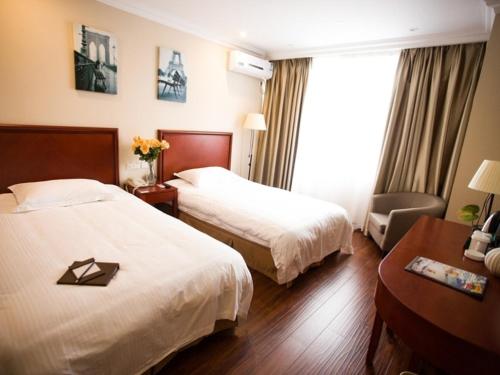 GreenTree Inn Anhui Wuhu Zhongshan Road Pedestrian Street Express Hotel Located in Jinghu, GreenTree Inn Anhui Wuhu Zhongshan Road Pedestrian is a perfect starting point from which to explore Wuhu. Offering a variety of facilities and services, the property provides all y