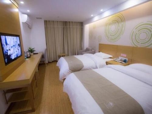 GreenTree Inn Shandong Jinan Changqing District Changqing university town Express Hotel Stop at GreenTree Inn Shandong Jinan Changqing District Ch to discover the wonders of Jinan. The property features a wide range of facilities to make your stay a pleasant experience. Service-minded st