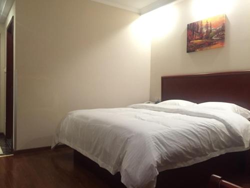 GreenTree Inn Beijing Tongzhou District Gengzhuang Friendship Hospital Express Hotel GreenTree Beijing Tongzhou Gengzhuang Luyidong Roa is a popular choice amongst travelers in Beijing, whether exploring or just passing through. The hotel offers guests a range of services and amenitie