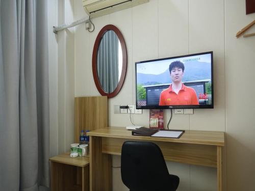 GreenTree Inn (Nanjing Yuhuatai Scenic Area, Zhonghuamen Metro Station)