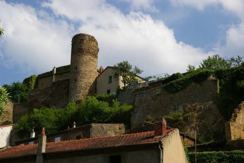 Ancient village house with private terraced garden gîte à louer La Chaux