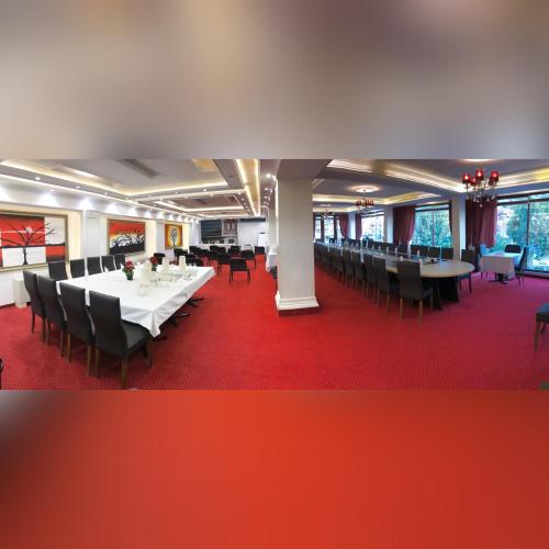 Trung tâm dịch vụ văn phòng, Theranda Hotel in Prizren