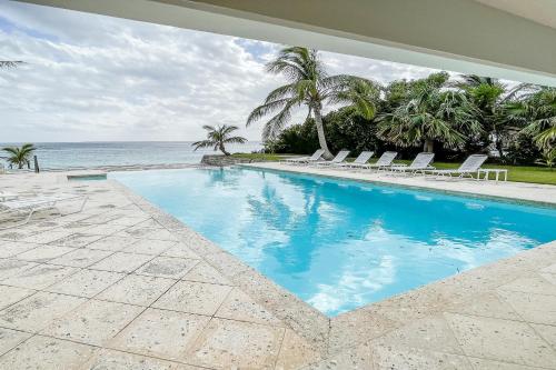Coral Sea private beachfront panorama with infinity pool in Bermuda