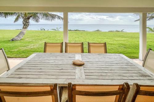 Coral Sea private beachfront panorama with infinity pool in Bermuda