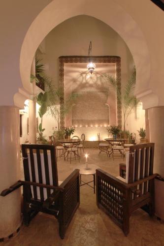 Riad Mur Akush 4