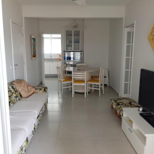 Apto frente praia Asturia Guaruja in 路易斯安東尼奧鎮