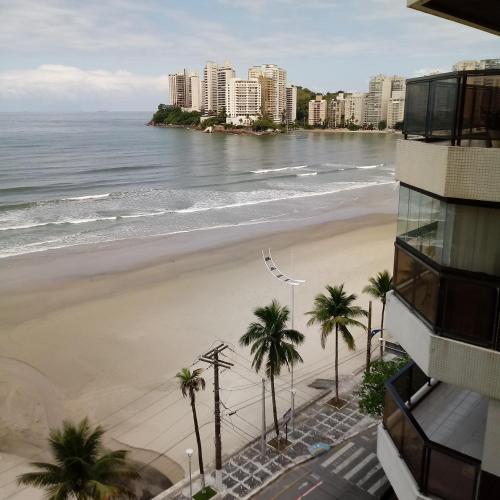 Apto frente praia Asturia Guaruja in 路易斯安東尼奧鎮