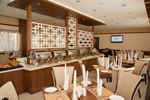 ห้องอาหาร, โรงแรม ปริ๊นซ์ การ์เด้น (Hotel Prince Garden) in รามนคร